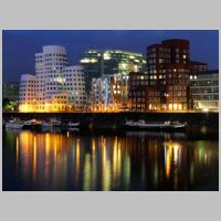Frank Gehry, Neuer Zollhof im Duesseldorfer Medienhafen, photo by Martin Falbisoner, Wikipedia.jpg